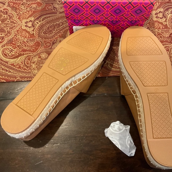 TORY BURCH INES Tan/spark  gold espadrilles, size 6 BNIB, msrp $228 - Picture 4 of 5
